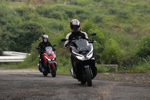 Waspada Jalan Licin, Etika Mengerem Menentukan Keselamatan Pemotor