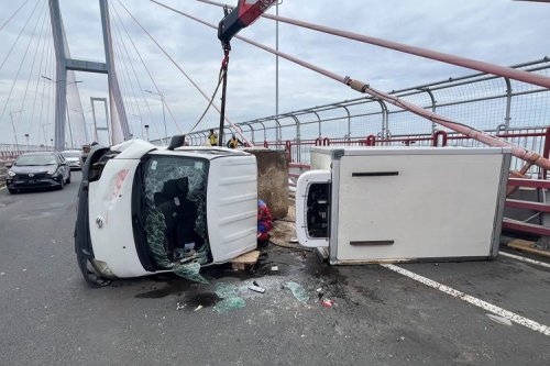 Bukan Cuma Terguling, Ini Risiko Lain Saat Ban Pecah di Jalan Tol