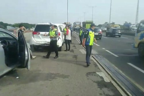 3 Cara Mudah Hindari Tabrakan Beruntun di Jalan Tol