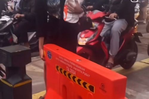 Hadang Motor di Jalur Sepeda, Aksi Perempuan di Sudirman Tuai Dukungan