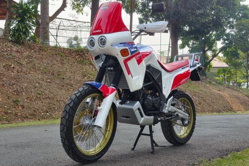 Modifikasi Honda CB150R Jadi Pangrango: Adventure Tourer Mr Kuztom