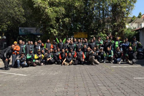 TVS Gelar Riding iQube S Bareng Komunitas Bandung