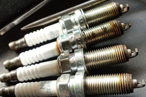 Apa Benar Busi Berperan Terhadap Efisiensi Bahan Bakar Mobil?