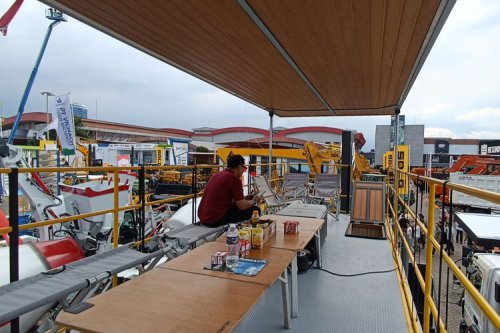 Kontainer Portable Mercedes-Benz Axor Buatan Delima Mandiri