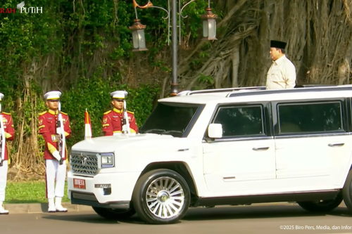 Prabowo, Prabowo Sapa Warga dari Atas Maung Garuda di HUT ke-80 TNI