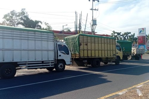 Mengapa Truk Lebih Suka Parkir Paralel?