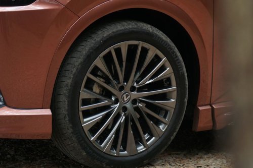 Lexus, Elegansi Lexus RX450h+, Tak Luntur Meski Sudah Berusia Dua Tahun