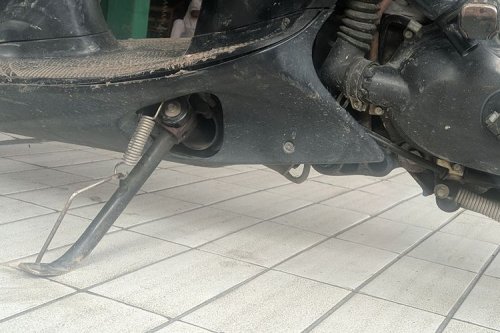 Matikan Motor Matik Pakai Standar Samping: Amankah untuk Aki?