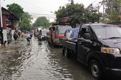 Mengatasi Masalah Parkir Mobil di Jakarta yang Terbuka
