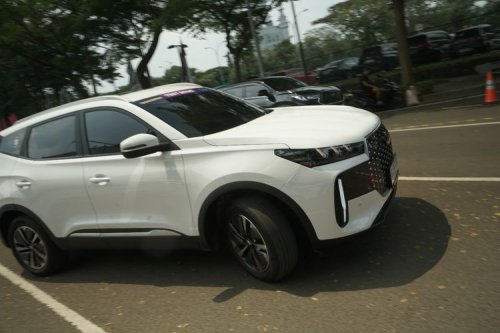 Review Chery Tiggo Cross CSH: Mobil Hybrid Irit dan Kencang