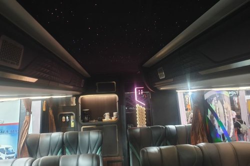 GIIAS 2026: Piala Mas Rilis Bus Rexus 8D Commander Sleeper Depan