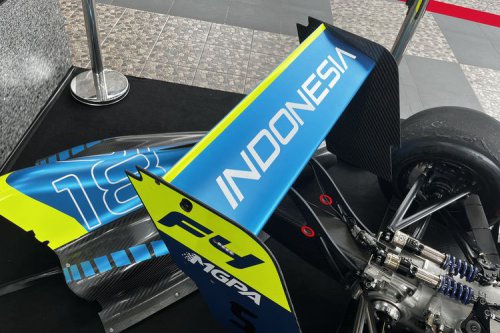 Mobil Balap Formula 4 Indonesia Mejeng di IIMS 2026