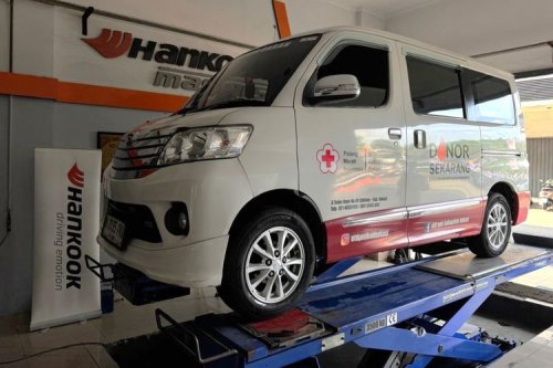 Produsen Ini Donasikan Ban untuk Operasional Kendaraan Layanan Publik