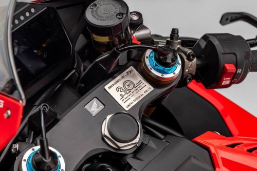 Honda Rilis CBR1000RR-R Fireblade SP John McGuinness, Cuma 15 Unit