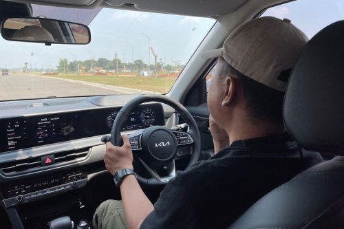 Toyota, Toyota Rush, Toyota Rush Nyemplung ke Kali karena Cari Kartu Tol, Bukti Penting Fokus Berkendara