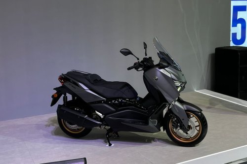 Yamaha, Honda, Adu Yamaha XMAX Connected TechMAX vs Honda Forza 250