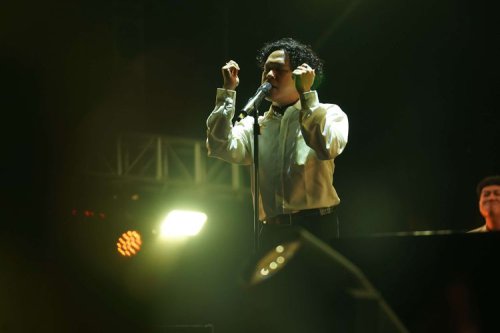 Malam Ini Hindia dan Feast Siap Guncang Panggung IIMS 2026