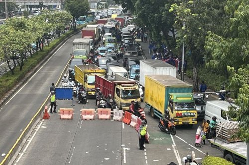 Demo Buruh di Gedung DPR, Jasa Marga Tutup Akses Keluar Tol Slipi