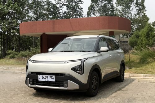 Harga Kia Carens Manual 2026 OTR Jakarta Mulai Rp 269 Juta