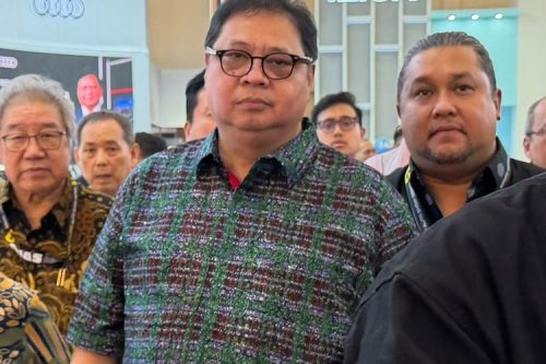 Kunjungi Booth Honda, Airlangga Lontarkan Candaan Soal Step WGN