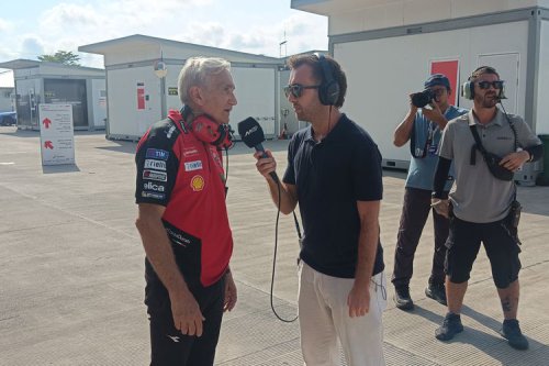 Marc Marquez, Marquez, Potret Marc Marquez Setelah Jatuh, Tangan Kanan Disembunyikan di Baju