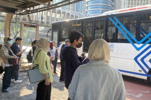 Estimasi Kerugian Halte Transjakarta yang Rusak Parah