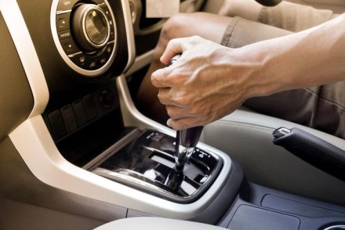 Studi Sebut Bawa Mobil Manual Bisa Bantu Jaga Fungsi Otak