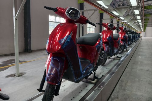 Bukan Cuma Faktor Usia, Ini Penyebab Baterai Motor Listrik Rusak