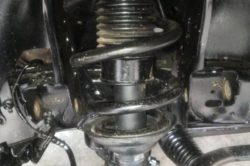 Solusi Bantingan Suspensi Mobil Keras saat Muatan Kosong