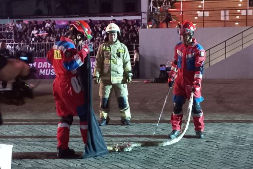 Atraksi Damkar di Automotive Hero Day IIMS 2026