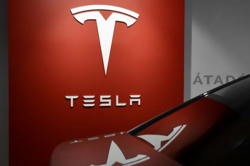 Tesla, Daftar Merek Mobil Listrik Terlaris di AS 2025, Tesla Masih Berkuasa