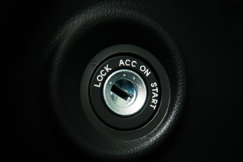 Memanaskan Mesin Mobil Terlalu Lama Bikin Boros BBM, Ini Faktanya