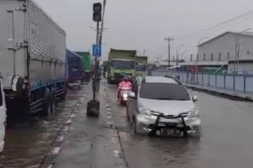 Banjir Rob, Ada Jalur Alternatif Pemudik di Pantura Semarang-Demak