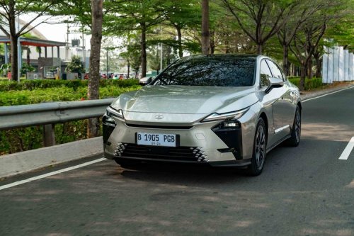 Kencan Singkat Dengan Lexus ES350: Resep Baru Sedan Terlaris Lexus