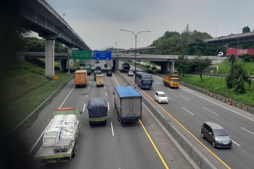 Alasan Jarak Aman Saat Berkendara Pakai Satuan Waktu