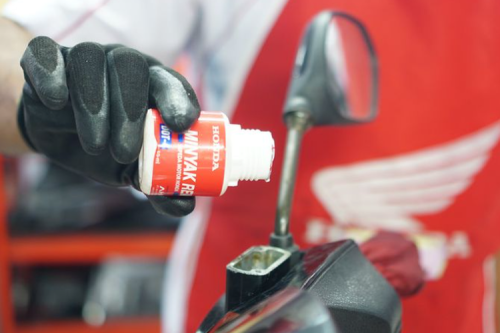 Mau Rem ABS Motor Awet, Kuncinya Rutin Ganti Minyak Rem