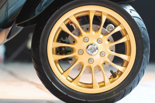 Tren Upsize Pelek Vespa Matik 2025: Dari Balap ke Gaya Hidup