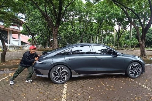 Menguak Mitos Parkir Paralel Mobil Listrik: Benar Tak Bisa Dorong?