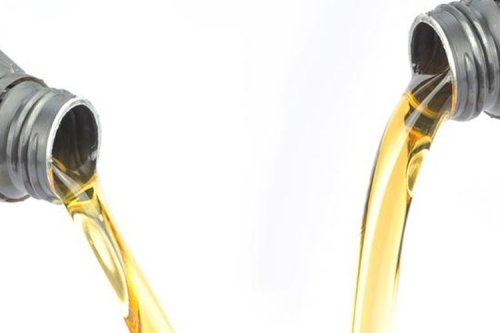 Bengkel Spesialis Ini Ungkap Merek Pelumas yang Sering Dipalsukan