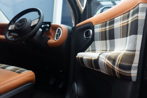 Wuling Aira EV Tampil Manis dengan Gaya Retro