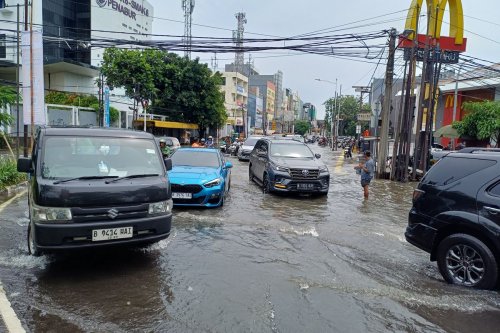 Sampai Batas Apa Mobil Hybrid Aman Lewati Banjir?