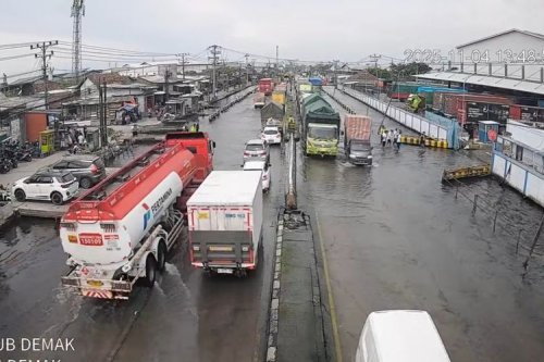Mobil Mogok Usai Terobos Banjir, Jangan Coba Starter Lagi