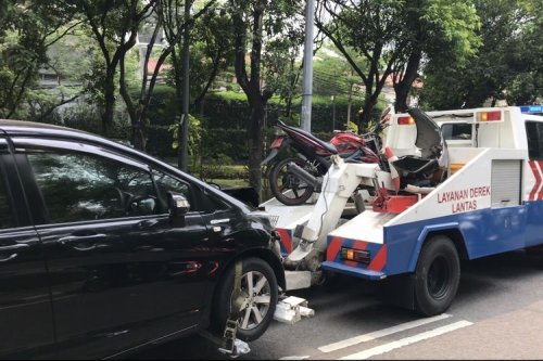 Alasan Mobil Matik Tidak Boleh Diderek Sembarangan