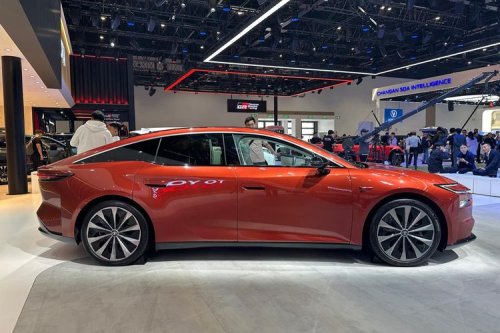 Melihat Langsung Sedan Listrik Toyota bZ7 di Beijing Auto Show 2026