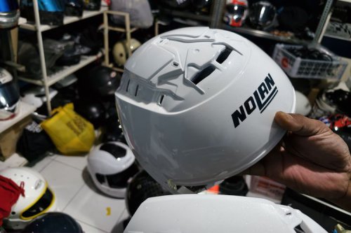 Servis Helm Premium yang Pernah Jatuh, Segini Biayanya