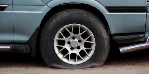 Dampak Paksakan Berkendara dengan Ban Mobil Kempis