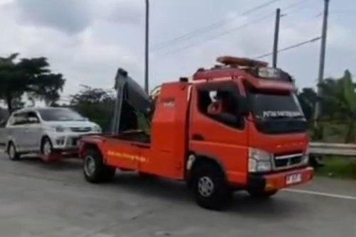 Mobil Mogok di Tol Boyolali Saat Arus Balik Lebaran, Dapat Derek Gratis