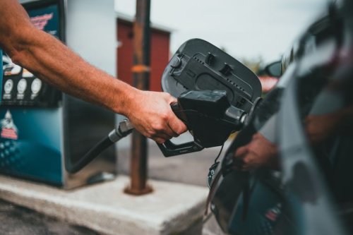 Mobil Tersendat dan Kurang Tenaga, Waspadai Filter Bensin Kotor