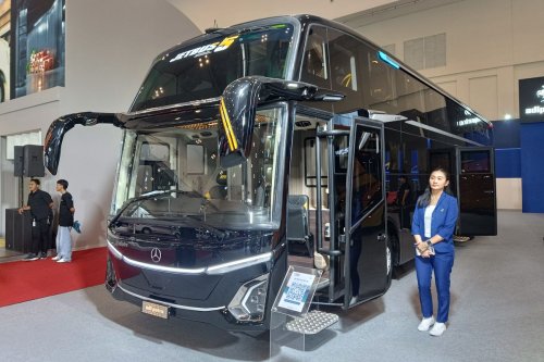 Bus Baru Karoseri Adiputro di GJAW 2025, Jetbus 5 Dream Coach XL