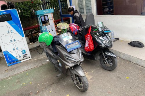 Kata Driver Ojol Usai Jajal Fast Charging Motor Listrik PLN